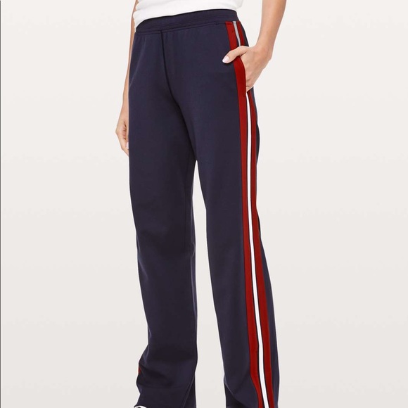 lululemon athletica Pants - EUC Lululemon Cover Your Tracks Pant